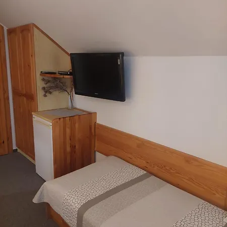 Happy Vel'ka Lomnica